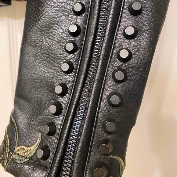 Leather jacket US S size, embroidered work on it - Picture 3 of 7